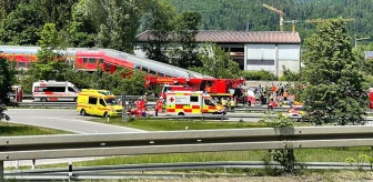 Almanya'da öğrencileri taşıyan tren raydan çıktı: 3 ölü, 60 yaralı