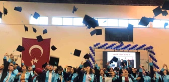 Bolvadin'de üniversite öğrencilerinin mezuniyet heyecanı