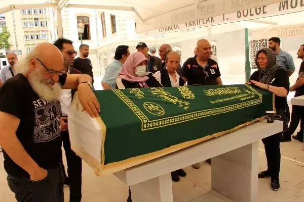 Rambo lakaplı oyuncu Sönmez Yıkılmaz son yolculuğuna uğurlandı Rambo lakaplı oyuncu Sönmez Yıkılmaz son yolculuğuna uğurlandı