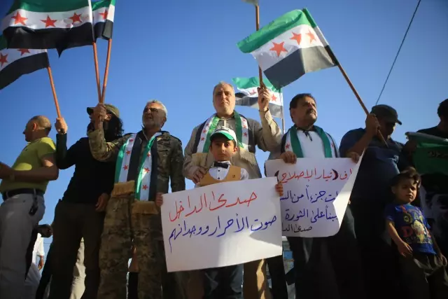 Cumhurbaşkanı Erdoğan'ın işaret ettiği Tel Rıfat'ta halk ayaklandı: YPG/PKK'ya karşı operasyon başlatın