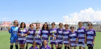 Türkiye 5'incisi kız futbol takımı Mor Menekşeler'in 2 oyuncusu milli takıma seçildi