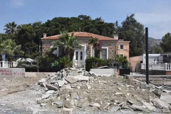 Belediyeden eklentileri yıkılan tarihi yalıyla ilgili açıklama: 9 kez mühür fekki yapıldı