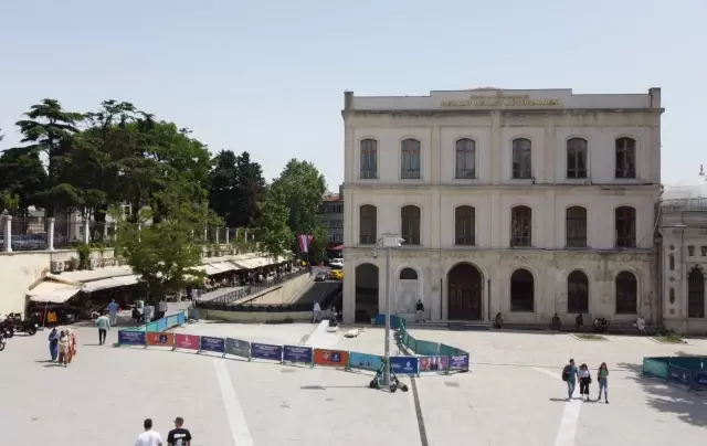 Beyazıt Meydanı çevre düzenlemesinin 3 yıldır tamamlanmaması tepki çekiyor