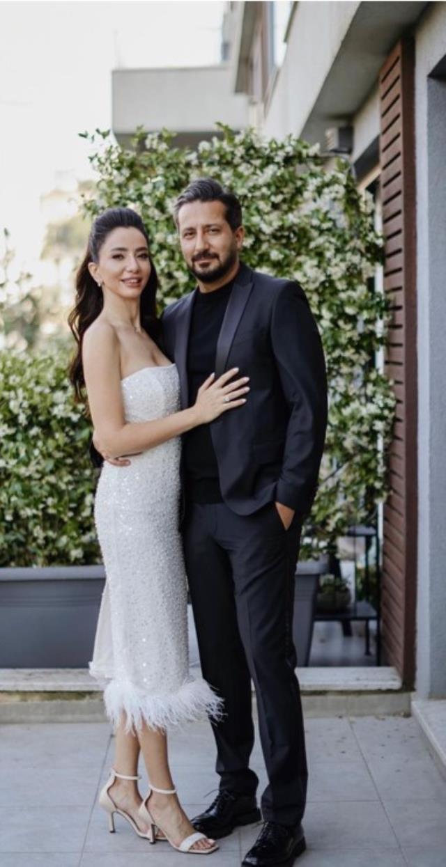 Şarkıcı Öykü Gürman, 3,5 yıldır aşk yaşadığı Fatih İçmeli ile nişanlandı Şarkıcı Öykü Gürman, 3,5 yıldır aşk yaşadığı Fatih İçmeli ile nişanlandı