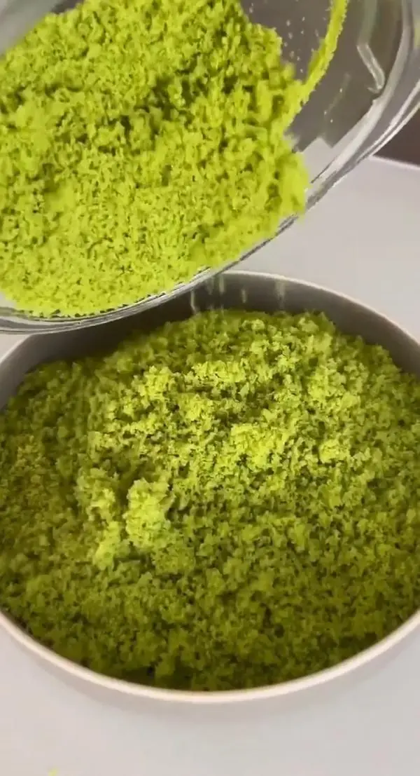 Fıstıklı baklavada ıspanak ve bezelye oyunu! Ayırt etmesi çok zor