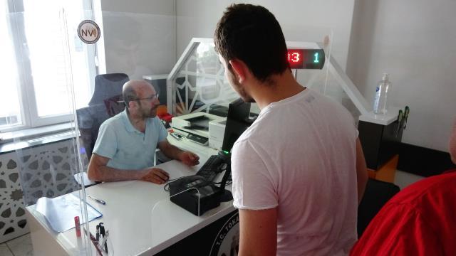 Kimliğinin fotoğrafıyla sınava girmek istedi, başarılı olamayınca soluğu nüfus müdürlüğünde aldı