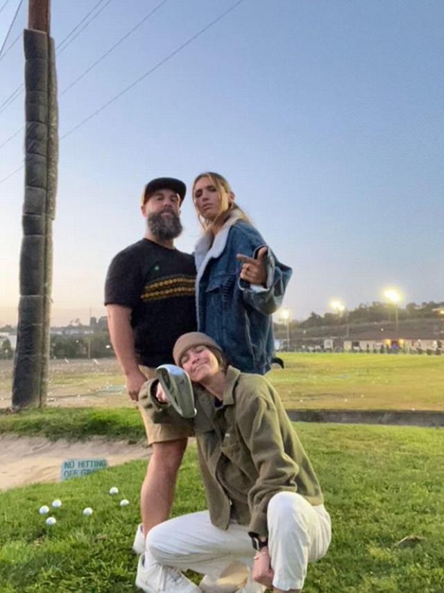 Kocasının gözü önünde başka bir kadınla cinsel ilişkiye girdi, tepkiler çığ gibi