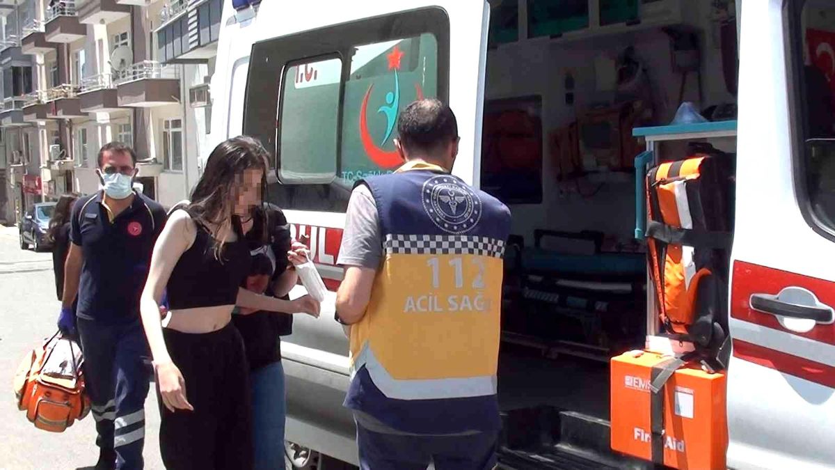 LGS heyecanına dayanamayan öğrenci, sınav çıkışında bayıldı