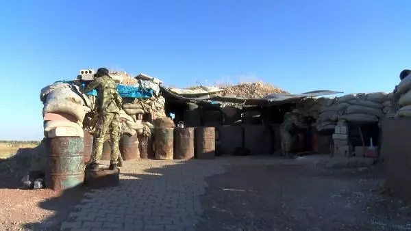 Suriye'de muhalifler cephe hatlarında 24 saat nöbet tutuyor