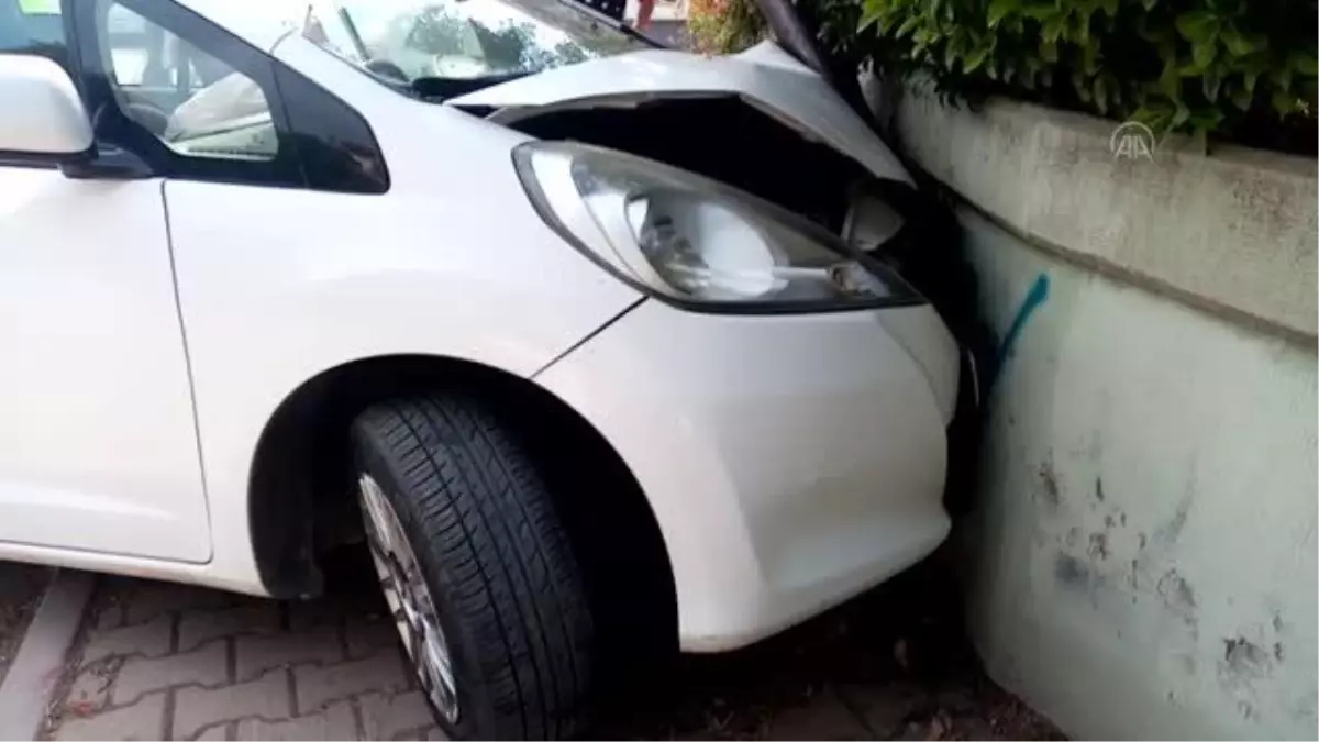 16 yaşındaki çocuk, kullandığı otomobille duvara çarpınca yakalandı