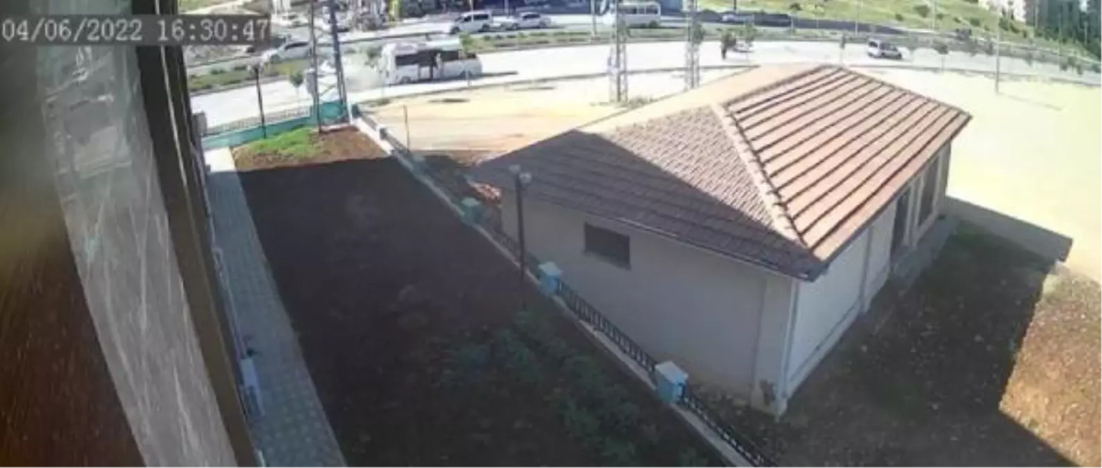4 kişinin yaralandığı zincirleme kaza kamerada