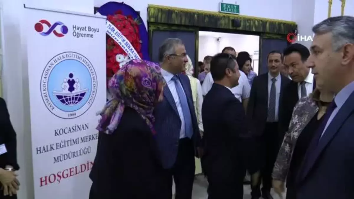 70 yaşındaki Nermin teyzenin eğitim azmi gençlere taş çıkarıyor