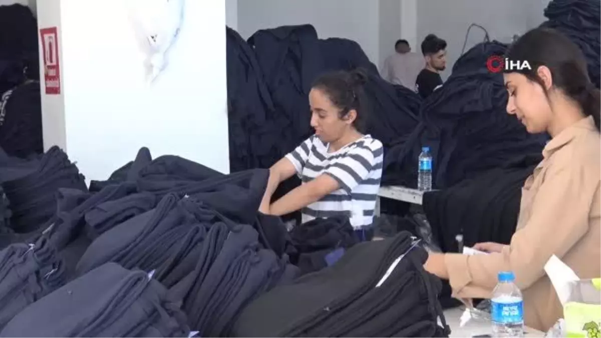 Bu tekstil atölyesinde 200 çalışanın 168'i kadın
