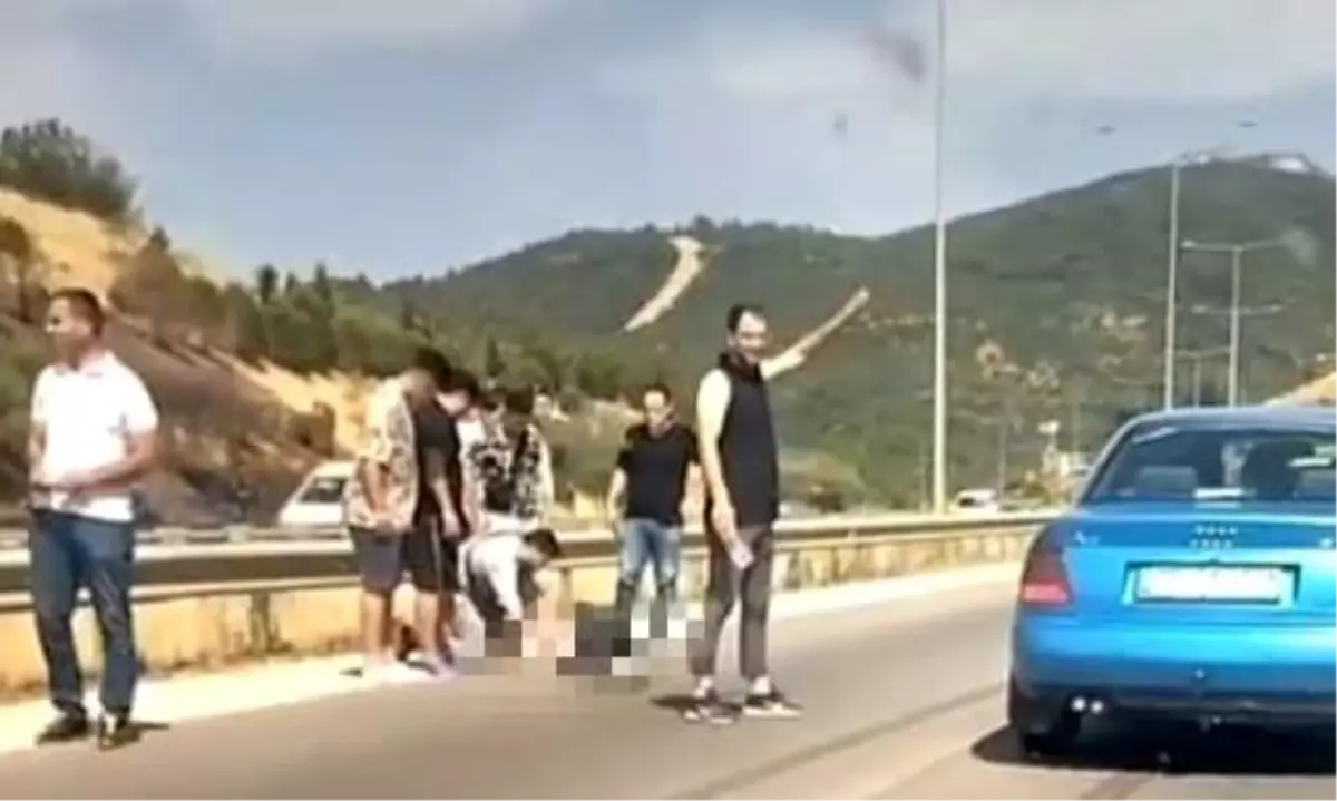 İzmir'de refüje çarpan motosikletin sürücüsü hayatını kaybetti
