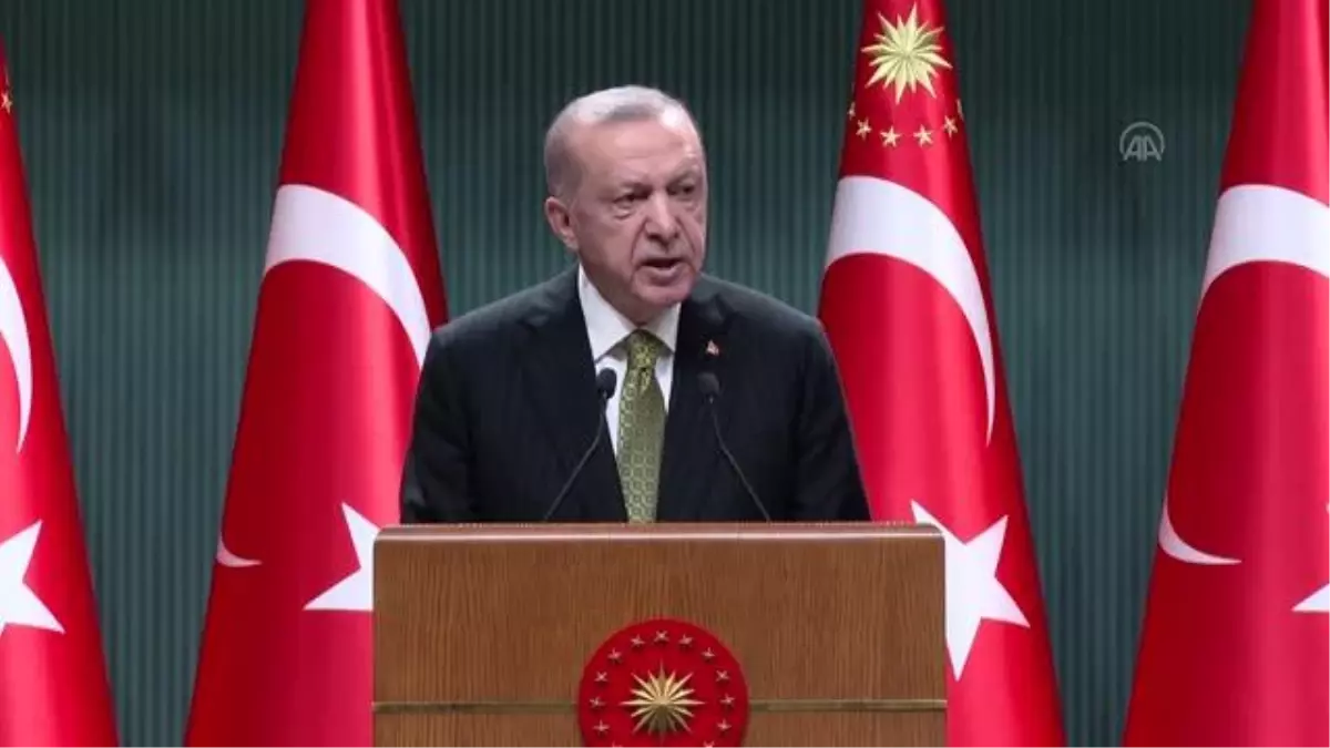 Cumhurbaşkanı Erdoğan: 'Yılbaşında tüm çalışanların durumlarını ekonomide gelinen noktaya uygun şekilde gözden geçirerek herkesin hakkını almasını...