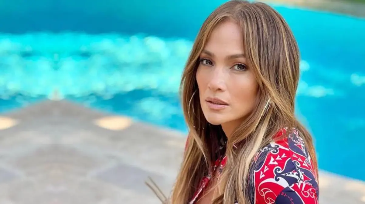 Dünyaca ünlü şarkıcı Jennifer Lopez, küvetteki pozlarını paylaştı