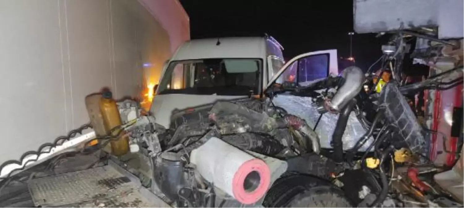 DÜZCE'DE 4 ARACIN KARIŞTIĞI ZİNCİRLEME KAZADA 15 YARALI