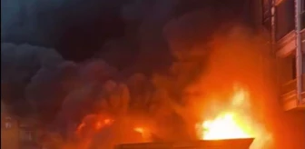 İzmir'de akaryakıt istasyonu yakınında korkutan yangın