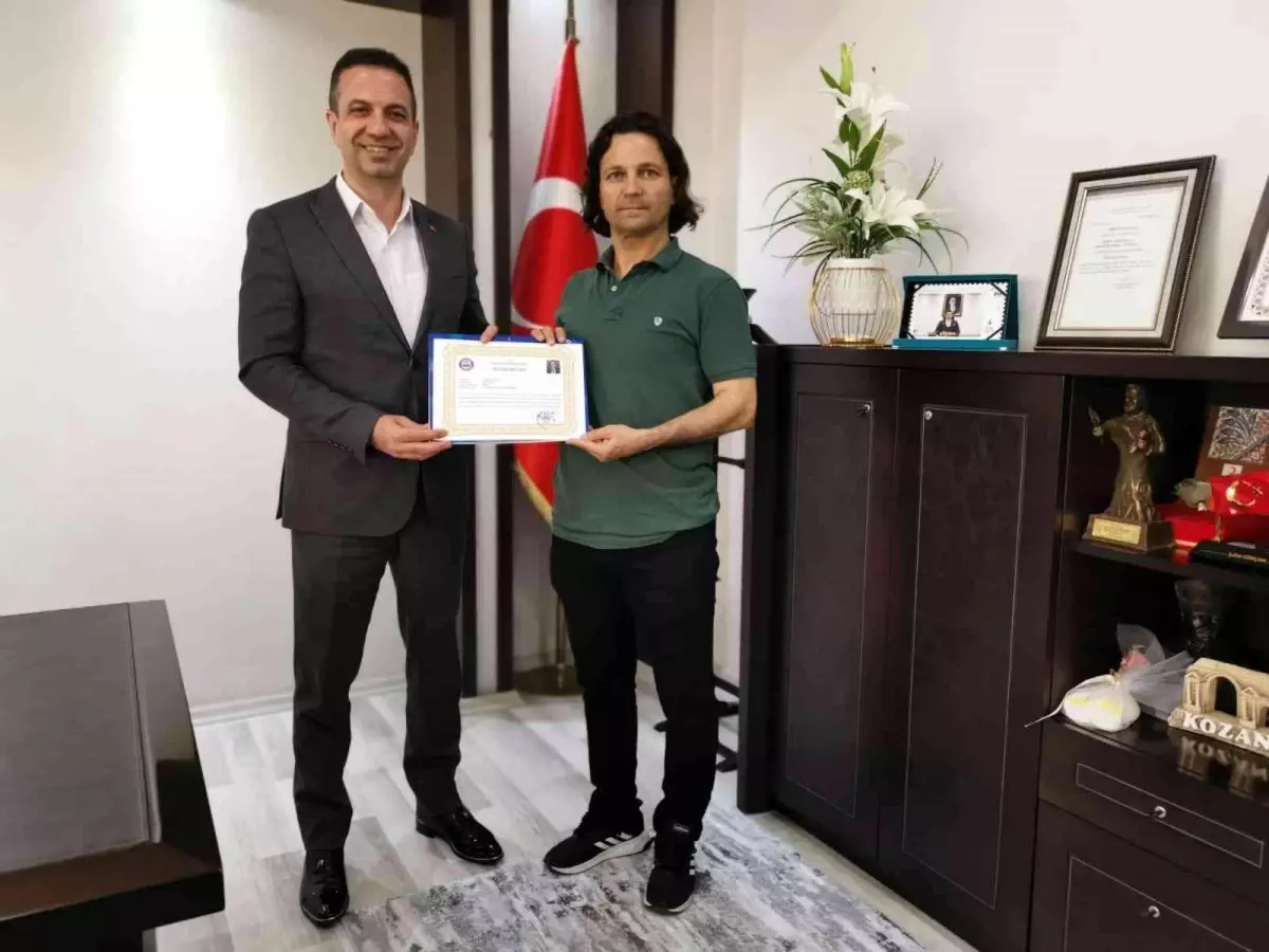 Kozan Kaymakamı Günçam, Gültekin'i ödüllendirdi