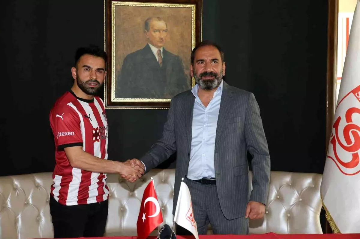 Sivasspor, Murat Paluli'yi transfer etti