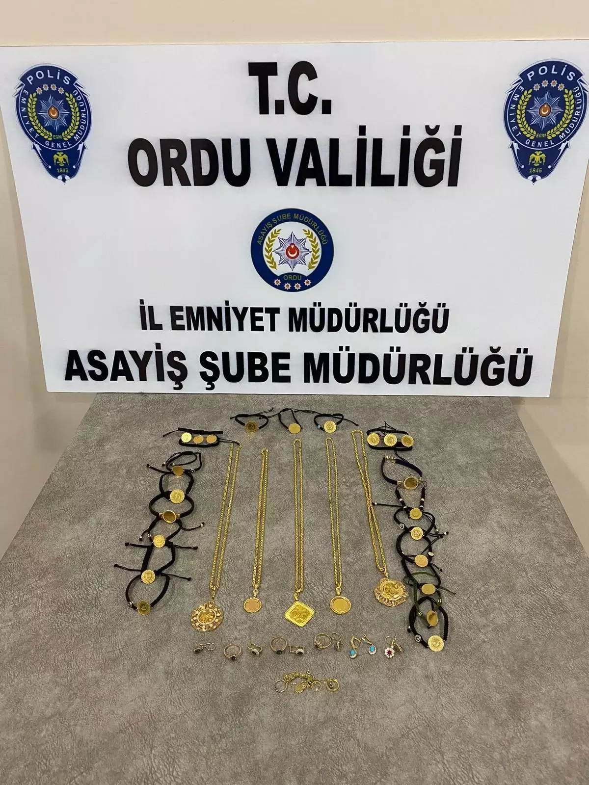 Ordu'da kuyumcudan altın çalan 2 zanlı tutuklandı