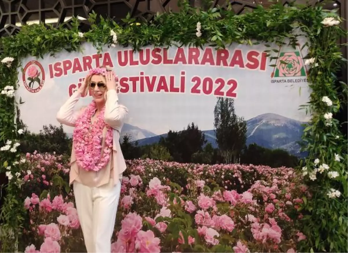 Seda Sayan, Uluslararası Gül Festivali'nde konser verdi