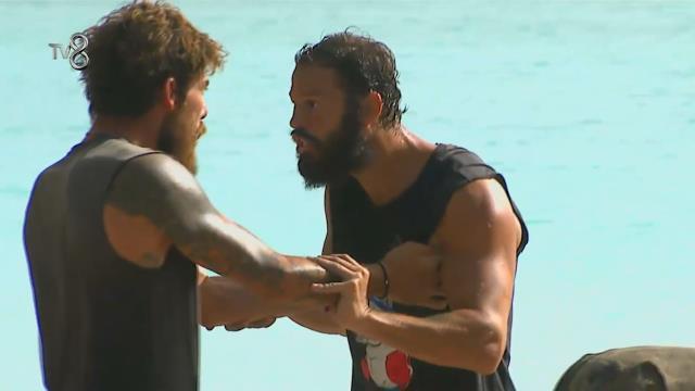 Survivor All Star'da ortalık karışıyor! Adem, kendisinden tekme atan Atakan'la birbirine giriyor