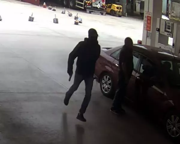 Akaryakıt istasyonunu oyuncak tabancayla soymuş