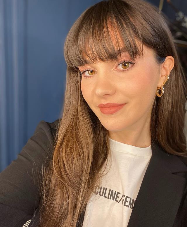 Aslı Bekiroğlu'nun Barış Akarsu Merhaba filminden ayrılmasıyla yerine Almila Ada getirildi Aslı Bekiroğlu'nun Barış Akarsu Merhaba filminden ayrılmasıyla yerine Almila Ada getirildi