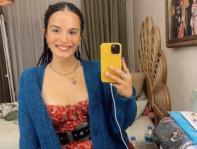 Aslı Bekiroğlu'nun Barış Akarsu Merhaba filminden ayrılmasıyla yerine Almila Ada getirildi Aslı Bekiroğlu'nun Barış Akarsu Merhaba filminden ayrılmasıyla yerine Almila Ada getirildi