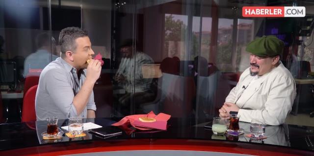 Çağla Şıkel'in attığı 'tost' mesajıyla bir döneme damga vuran Şenol İpek, ünlü kadınlardan gelen teklifleri anlattı Çağla Şıkel'in attığı 'tost' mesajıyla bir döneme damga vuran Şenol İpek, ünlü kadınlardan gelen teklifleri anlattı