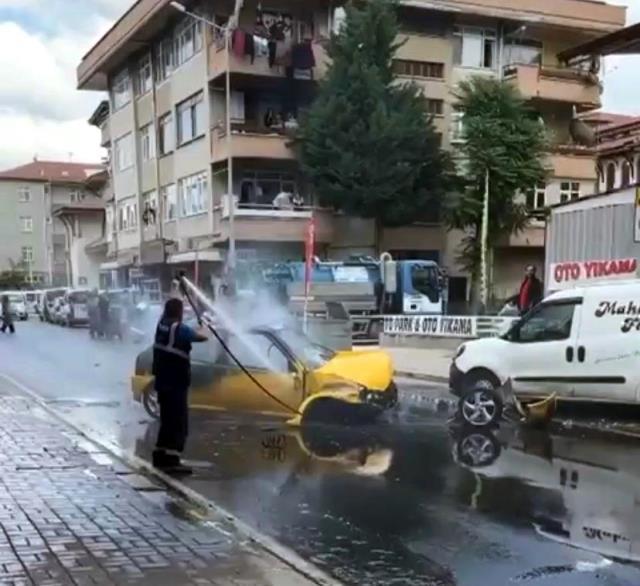 El freniyle dönmeye çalışan sürücü kaza yaptı! Araç alev alınca olay yerinden kaçtı