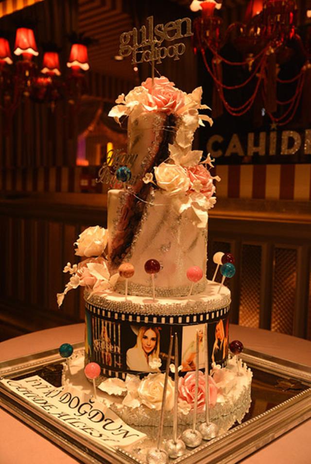 Gülşen... SEKSİ BÜSTİYER! Gülşen... SEKSİ BÜSTİYER!