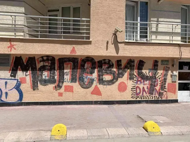 Eskişehir'deki gizemli yazı merak yarattı! Kimse ne anlama geldiğini bilmiyor