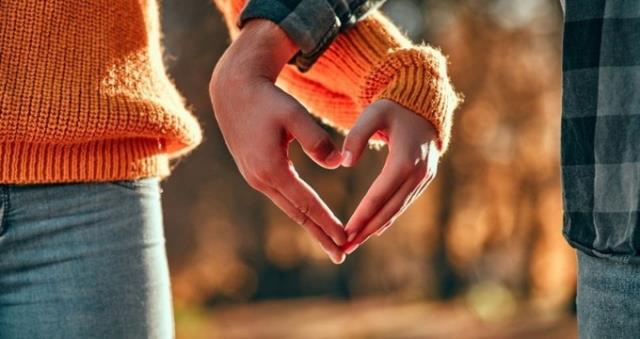Sevgiliye romantik, anlamlı, etkileyici, kısa sözler! Sevgiliye kısa anlamlı sözler nelerdir? Sevgiliye söylenecek kısa güzel sözler 2022!
