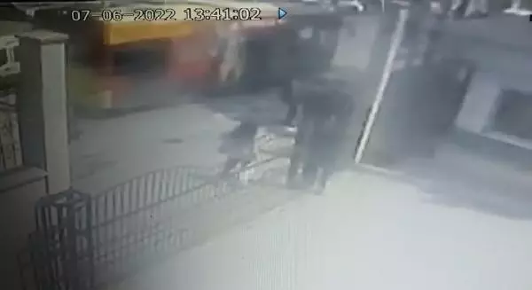 İETT otobüsü şoförü, 2 çocuğu çarptıktan sonra kaçtı