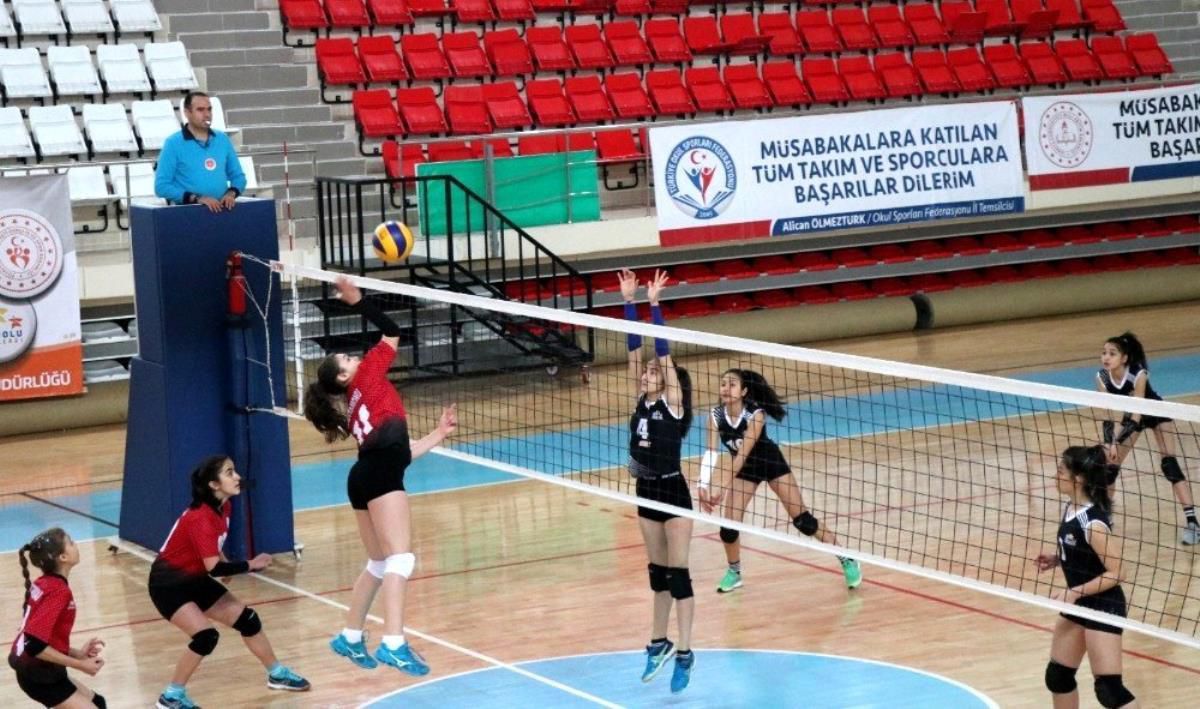 Voleybol kuralları nelerdir? Plaj voleybolu kuralları nedir? Voleybol nasıl oynanır? Voleybol kuralları madde halinde!