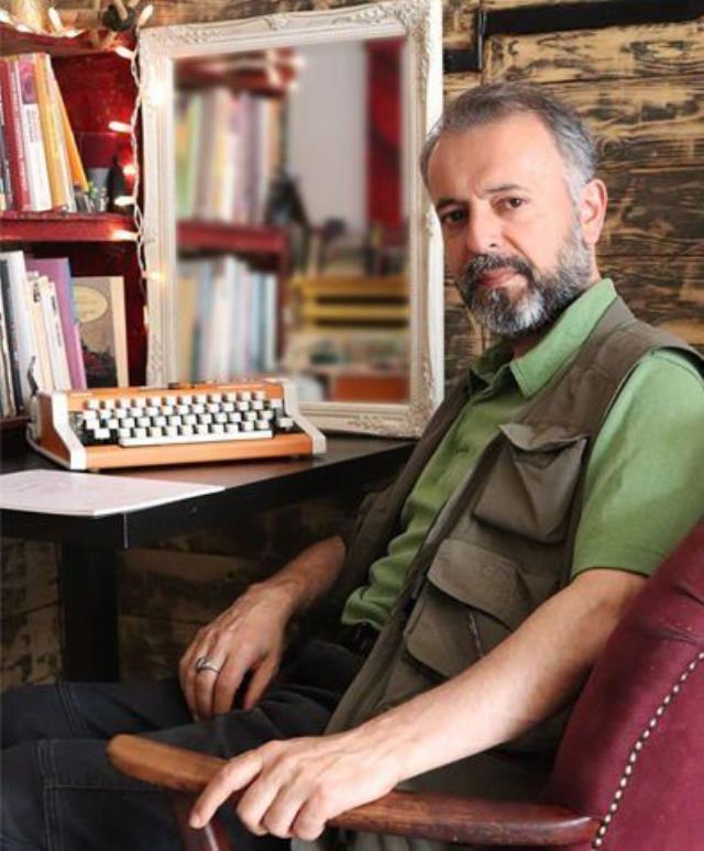 Yazar ve şair Mevlana İdris Zengin vefat etti Yazar ve şair Mevlana İdris Zengin vefat etti