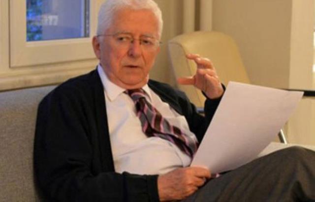 Eski CHP Genel Sekreteri ve bakan Tarhan Erdem hayatını kaybetti