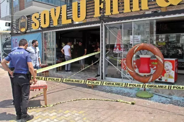 Ekmeği 4 TL'den satan fırıncı, 2 lira 25 kuruştan satan diğer fırıncının dükkanını kurşunladı Ekmeği 4 TL'den satan fırıncı, 2 lira 25 kuruştan satan diğer fırıncının dükkanını kurşunladı