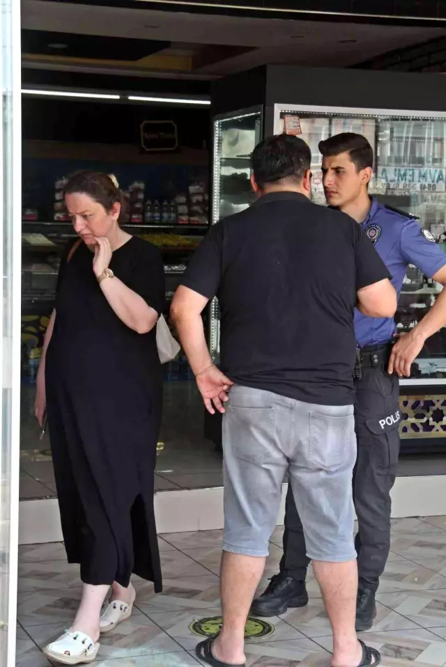 Ekmeği 4 TL'den satan fırıncı, 2 lira 25 kuruştan satan diğer fırıncının dükkanını kurşunladı Ekmeği 4 TL'den satan fırıncı, 2 lira 25 kuruştan satan diğer fırıncının dükkanını kurşunladı