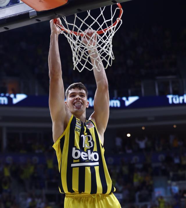 Final serisinde fark açıldı! Fenerbahçe Beko, Anadolu Efes'e yine geçit vermedi