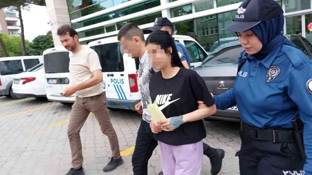 Sevgililer, biber gazı sıktıkları astsubayın telefonunu gasp etti