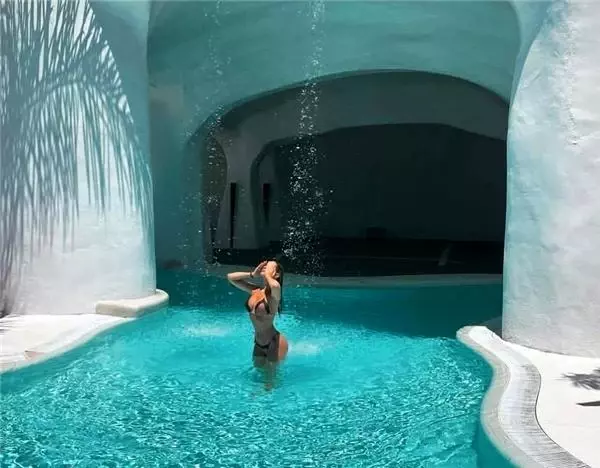 Serdar Ortaç'ın eski eşi Chloe'den bikinili poz