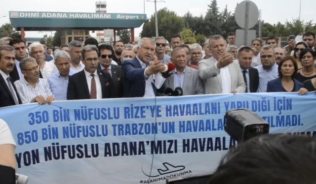 Adana Büyükşehir Belediye Başkanı Zeydan Karalar ile vatandaşın yaşadığı gerginliği görüntüleyen basın mensubu baba-oğula dayak Adana Büyükşehir Belediye Başkanı Zeydan Karalar ile vatandaşın yaşadığı gerginliği görüntüleyen basın mensubu baba-oğula dayak