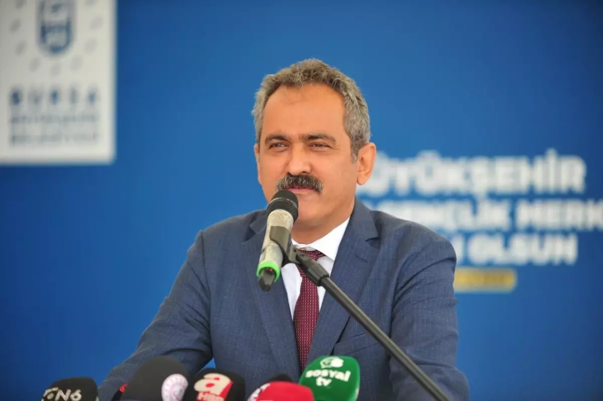 Bakan Özer: 'Gençlerimize güveniyoruz'