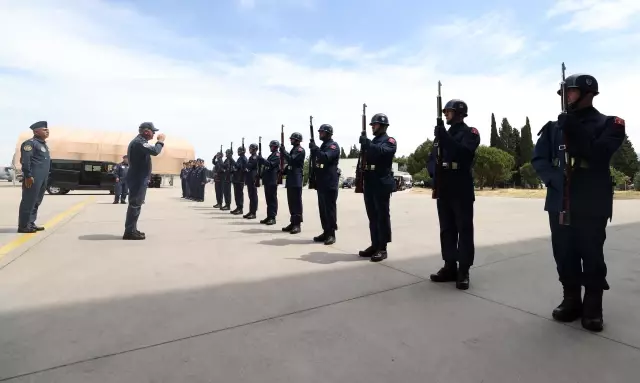 Bakan Akar'dan, Yunanistan'a sert mesajlar