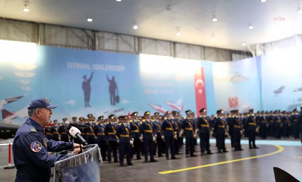 Bakan Akar'dan, Yunanistan'a sert mesajlar