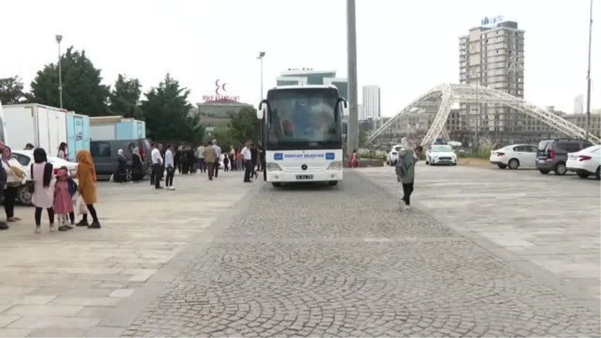 İstanbul'dan yola çıkan 34 Suriyeli, Kilis ve Hatay'dan ülkelerine uğurlandı