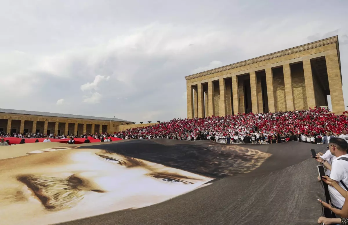 LÖSEV üyeleri ve gönüllüleri Anıtkabir'i ziyaret etti